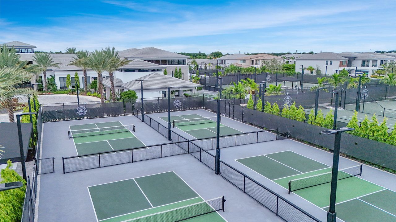 Active With Contract: $2,250,000 (5 beds, 7 baths, 4605 Square Feet)