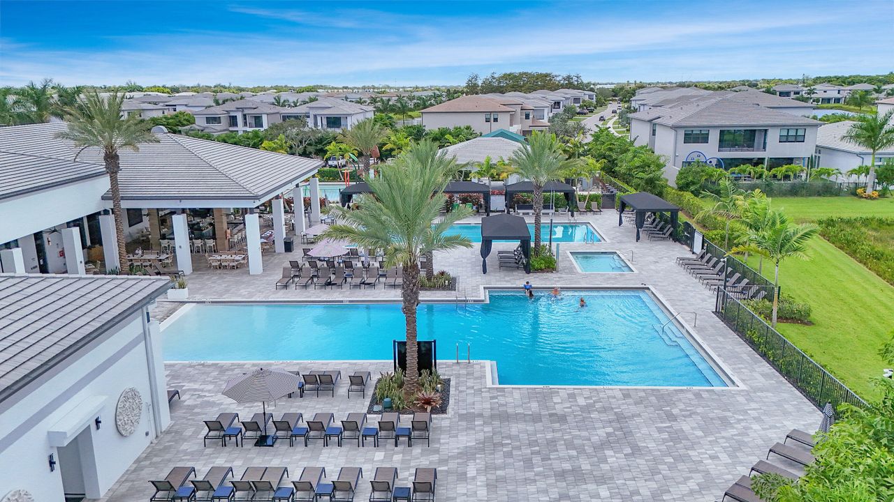 Active With Contract: $2,250,000 (5 beds, 7 baths, 4605 Square Feet)