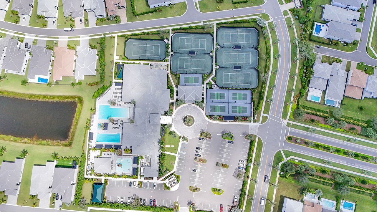 Active With Contract: $2,250,000 (5 beds, 7 baths, 4605 Square Feet)