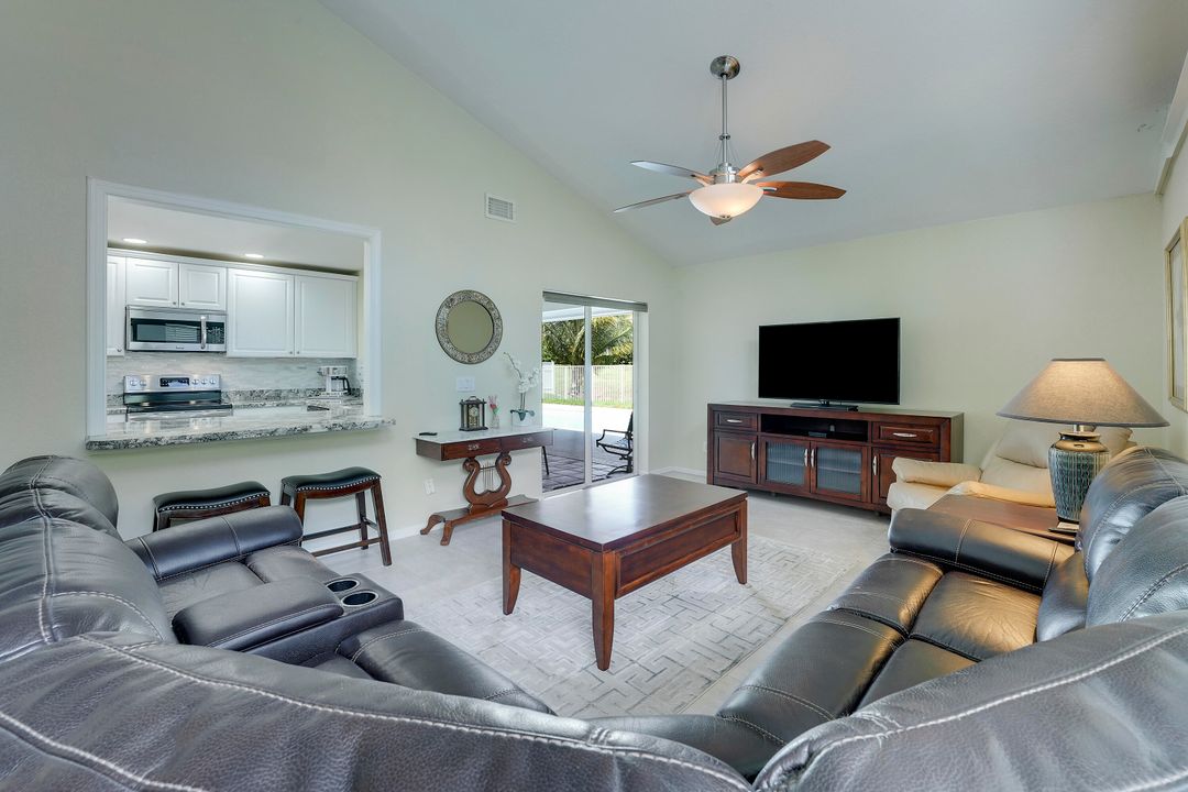 Activo con contrato: $700,000 (3 camas, 2 baños, 1891 Pies cuadrados)