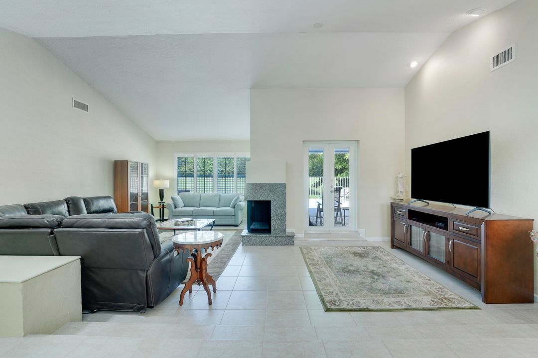 Activo con contrato: $700,000 (3 camas, 2 baños, 1891 Pies cuadrados)