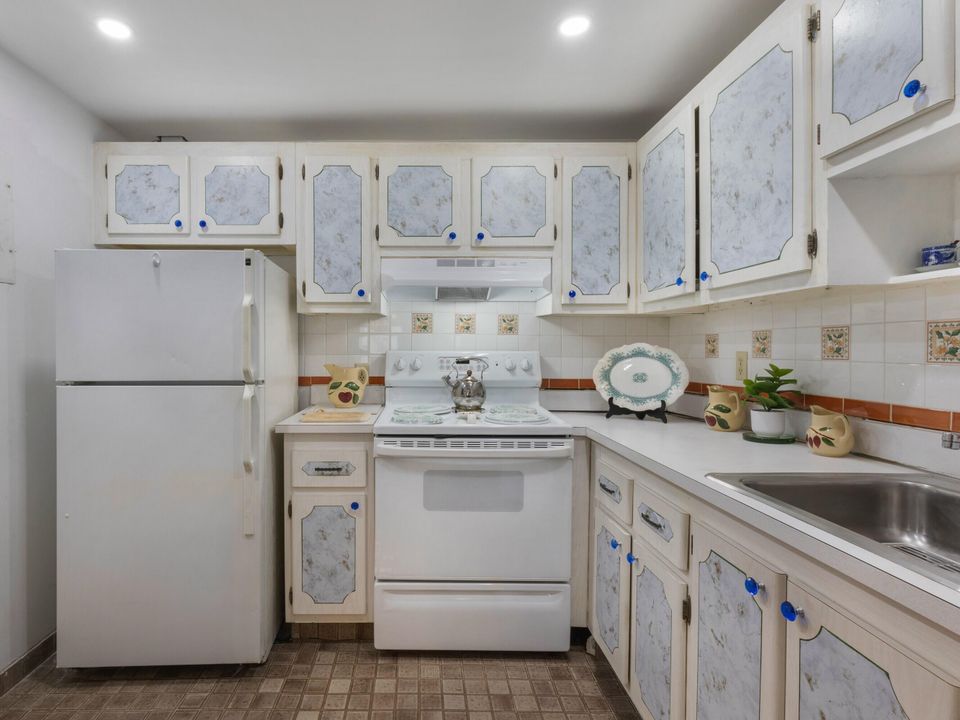 待售: $86,999 (1 贝兹, 1 浴室, 720 平方英尺)