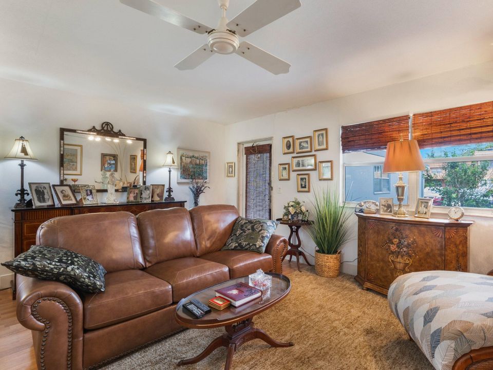 待售: $86,999 (1 贝兹, 1 浴室, 720 平方英尺)