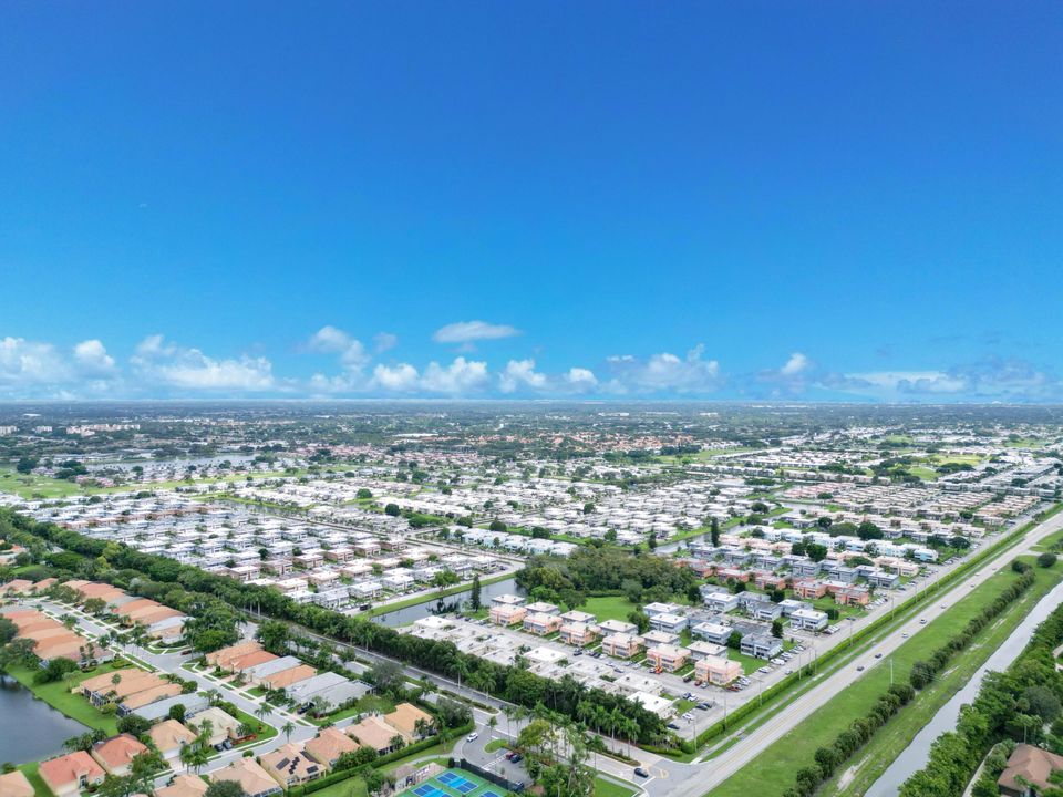 待售: $86,999 (1 贝兹, 1 浴室, 720 平方英尺)