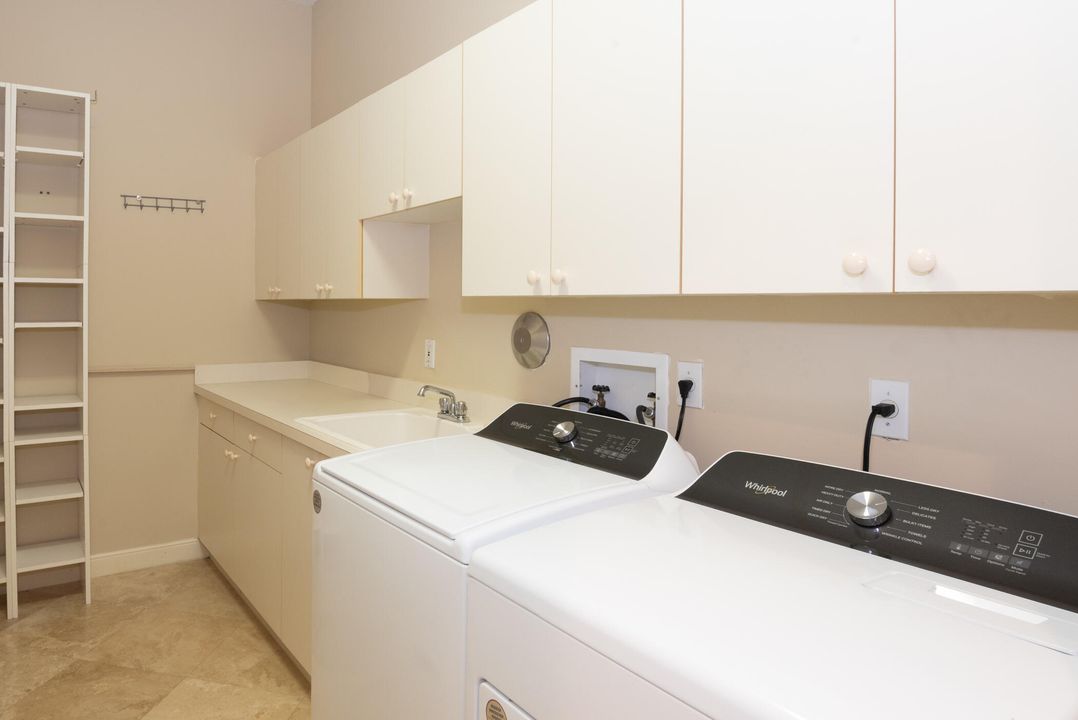 待售: $1,099,000 (4 贝兹, 4 浴室, 3790 平方英尺)