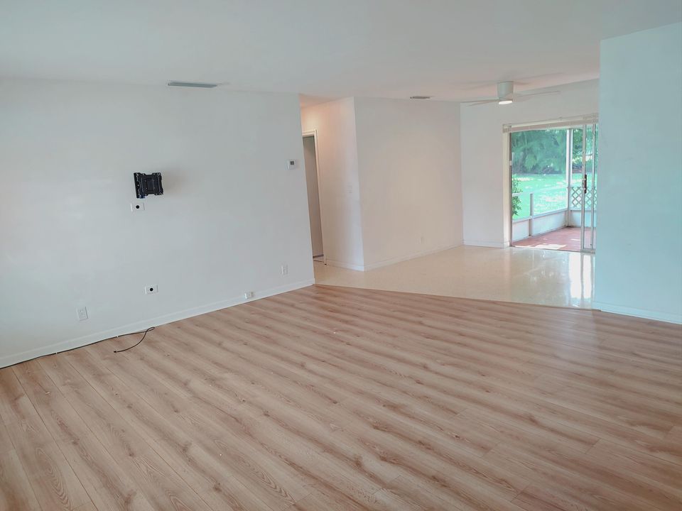 Active With Contract: $3,495 (2 beds, 2 baths, 1311 Square Feet)