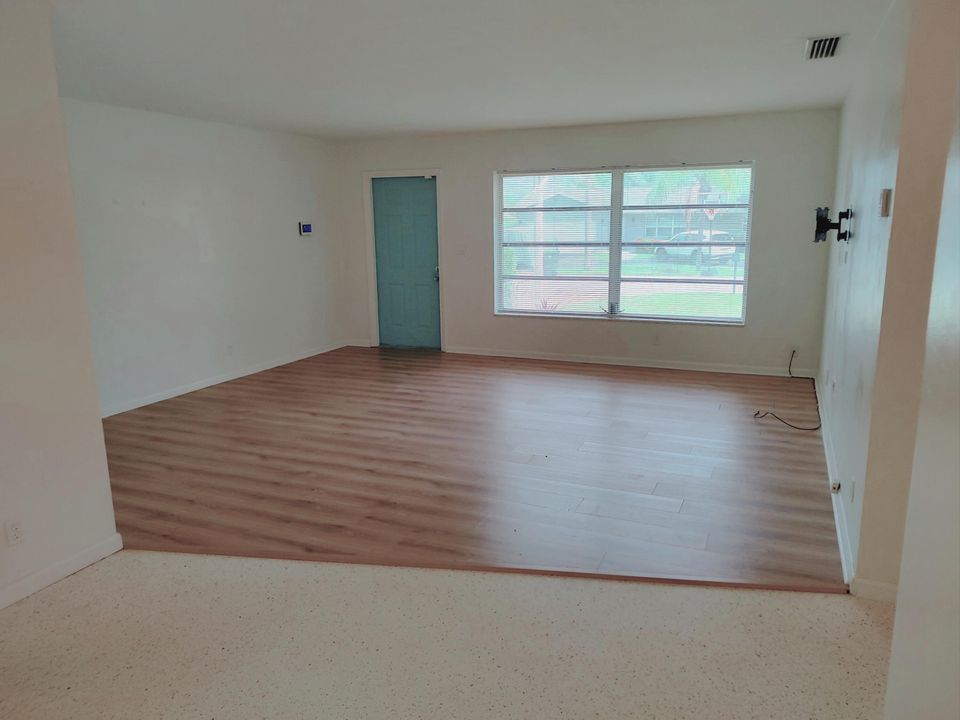 Active With Contract: $3,495 (2 beds, 2 baths, 1311 Square Feet)