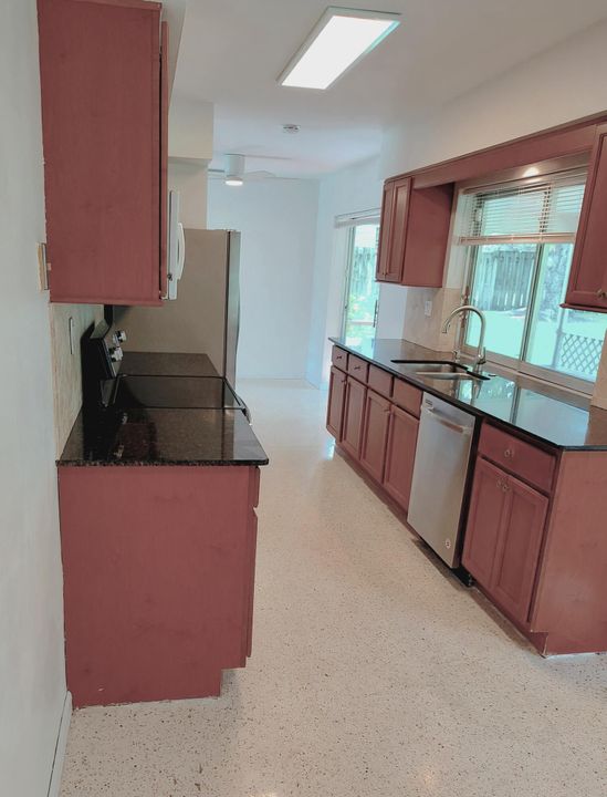 Active With Contract: $3,495 (2 beds, 2 baths, 1311 Square Feet)