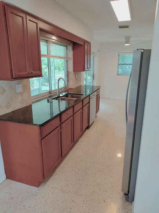 Active With Contract: $3,495 (2 beds, 2 baths, 1311 Square Feet)