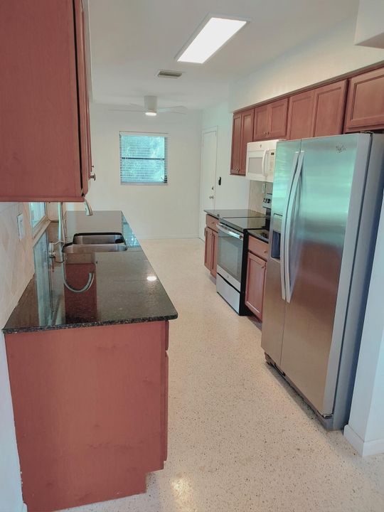 Active With Contract: $3,495 (2 beds, 2 baths, 1311 Square Feet)