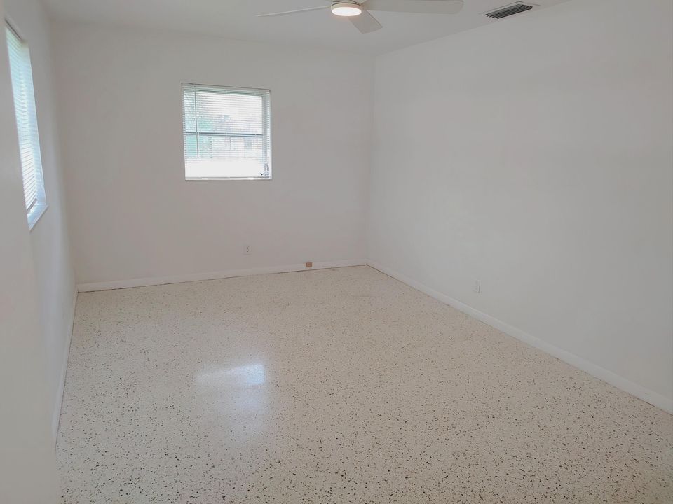 Active With Contract: $3,495 (2 beds, 2 baths, 1311 Square Feet)