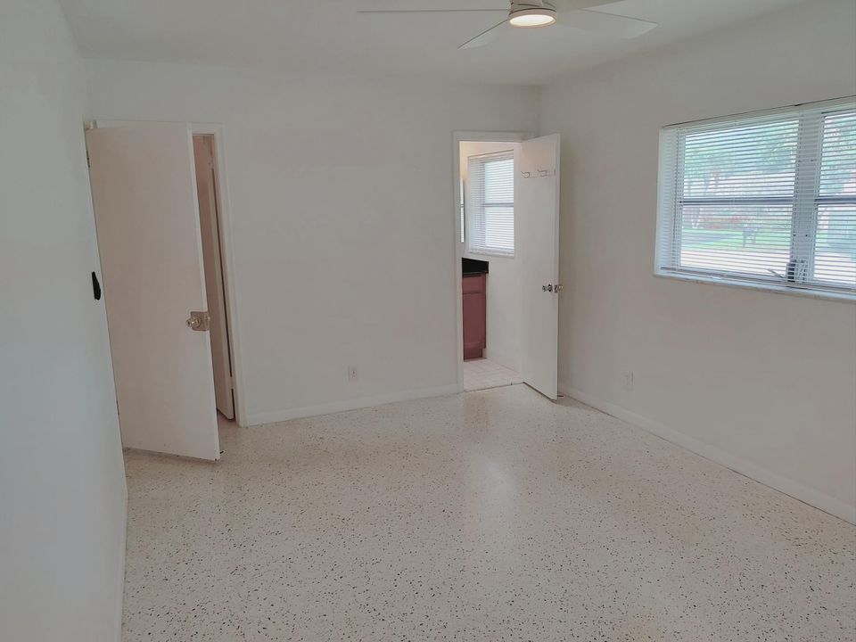 Active With Contract: $3,495 (2 beds, 2 baths, 1311 Square Feet)