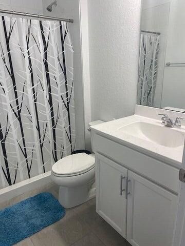 For Rent: $1,300 (1 beds, 1 baths, 300 Square Feet)