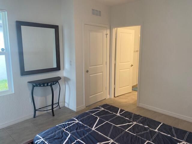 For Rent: $1,300 (1 beds, 1 baths, 300 Square Feet)