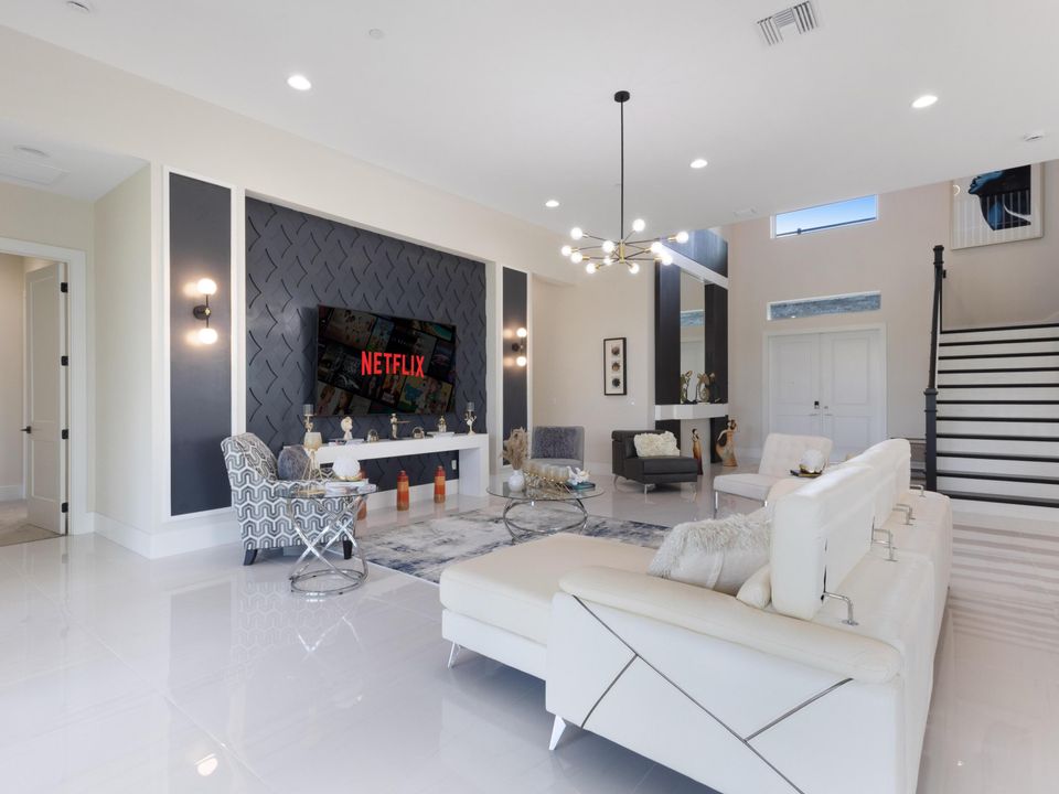 For Rent: $18,500 (5 beds, 6 baths, 5322 Square Feet)