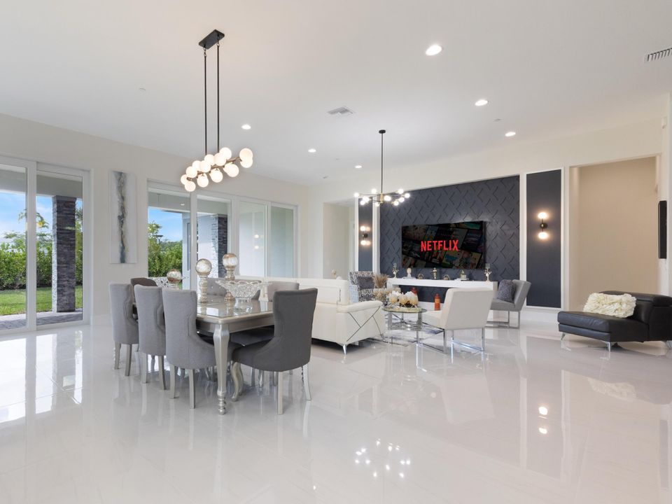 For Rent: $18,500 (5 beds, 6 baths, 5322 Square Feet)