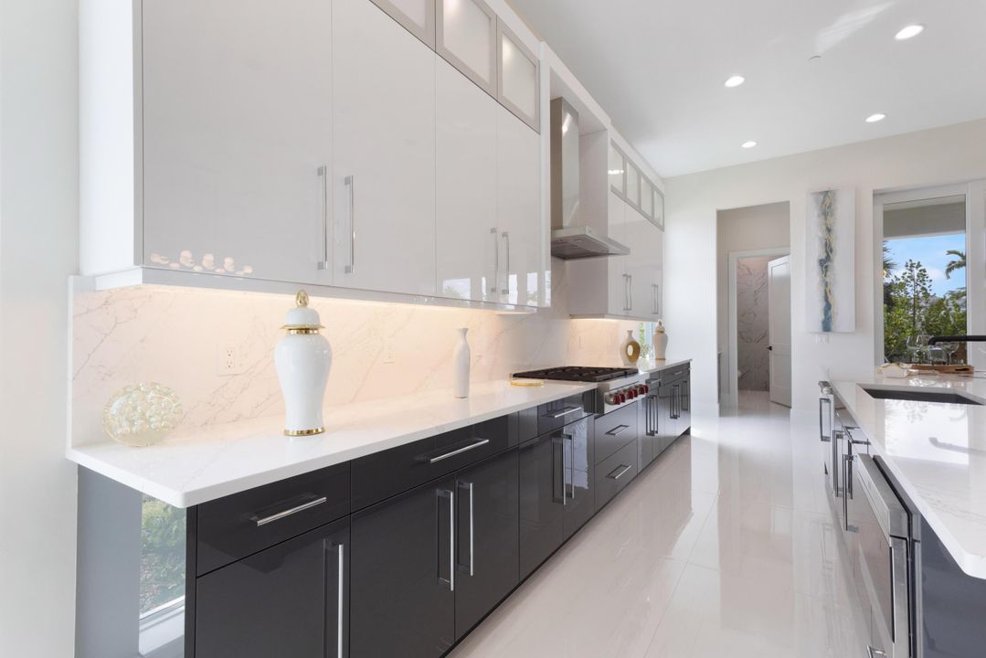 For Rent: $18,500 (5 beds, 6 baths, 5322 Square Feet)