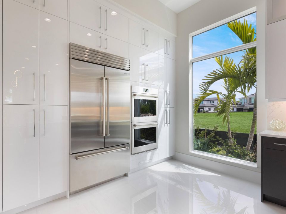 For Rent: $18,500 (5 beds, 6 baths, 5322 Square Feet)