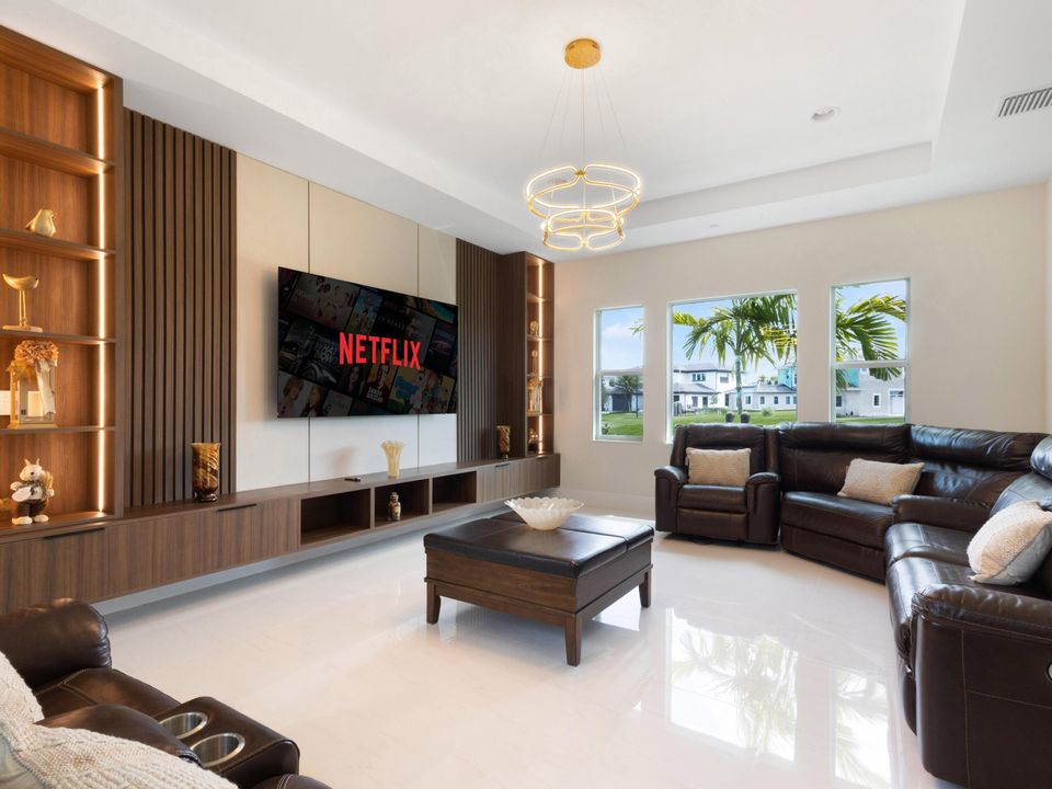 For Rent: $18,500 (5 beds, 6 baths, 5322 Square Feet)