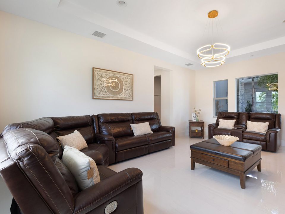 For Rent: $18,500 (5 beds, 6 baths, 5322 Square Feet)