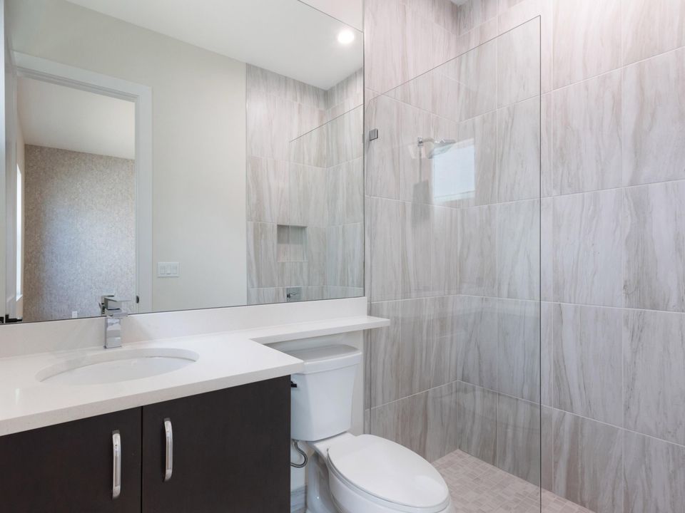 For Rent: $18,500 (5 beds, 6 baths, 5322 Square Feet)