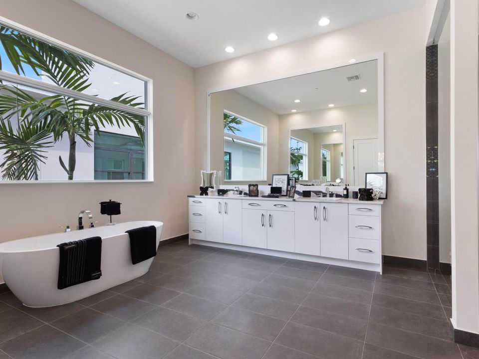 For Rent: $18,500 (5 beds, 6 baths, 5322 Square Feet)