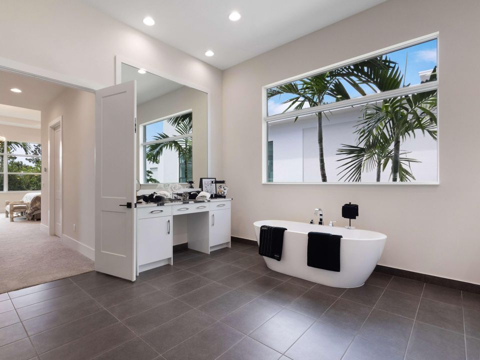 For Rent: $18,500 (5 beds, 6 baths, 5322 Square Feet)