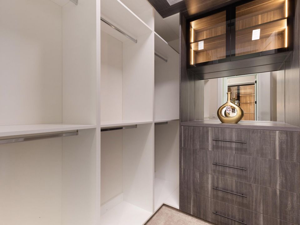 For Rent: $18,500 (5 beds, 6 baths, 5322 Square Feet)