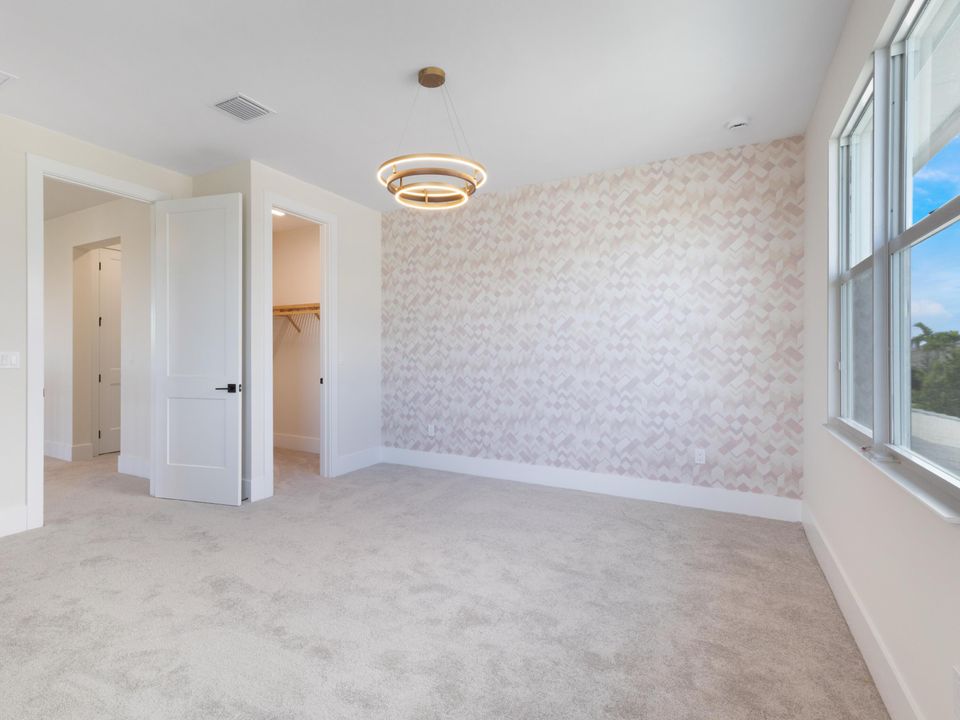 For Rent: $18,500 (5 beds, 6 baths, 5322 Square Feet)