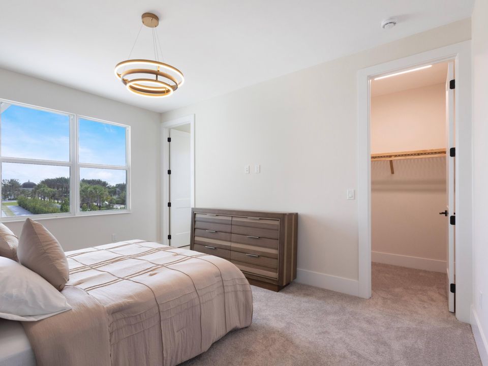 For Rent: $18,500 (5 beds, 6 baths, 5322 Square Feet)