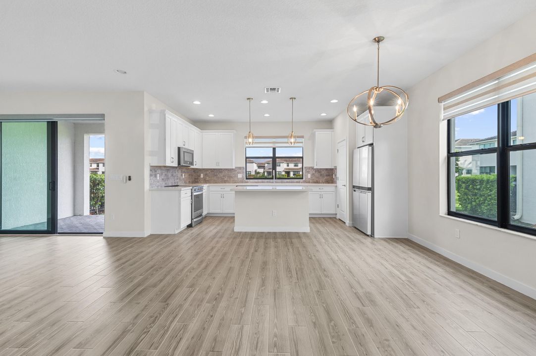 For Sale: $574,900 (3 beds, 2 baths, 2076 Square Feet)