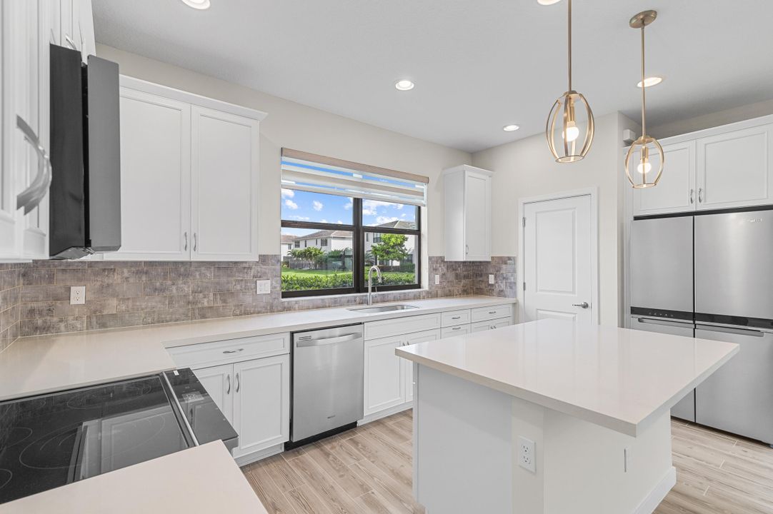 For Sale: $574,900 (3 beds, 2 baths, 2076 Square Feet)