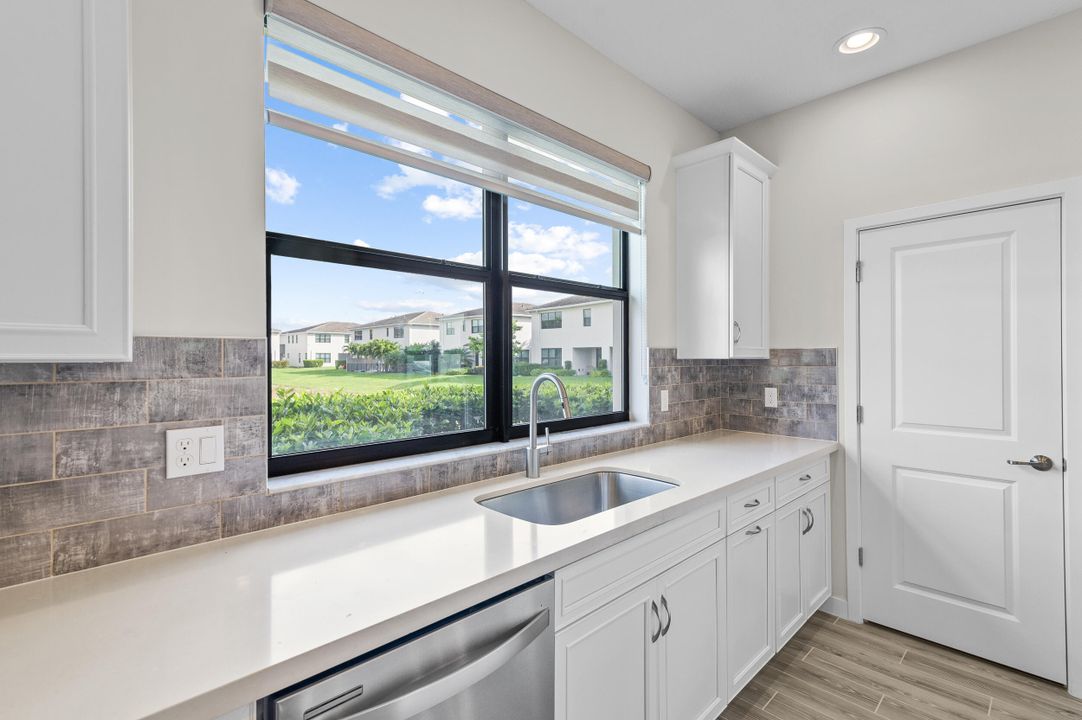 For Sale: $574,900 (3 beds, 2 baths, 2076 Square Feet)