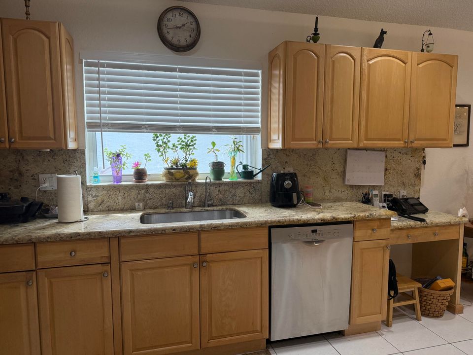 Active With Contract: $450,000 (3 beds, 2 baths, 1778 Square Feet)