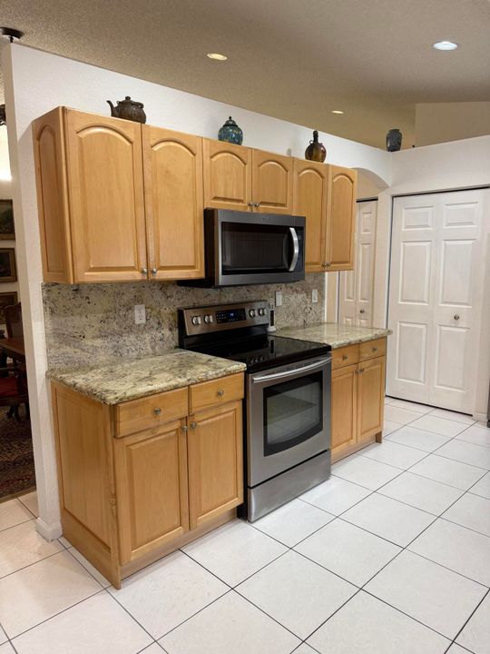 Active With Contract: $450,000 (3 beds, 2 baths, 1778 Square Feet)