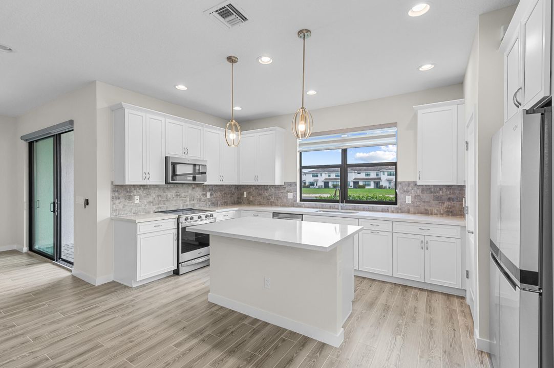 For Sale: $574,900 (3 beds, 2 baths, 2076 Square Feet)