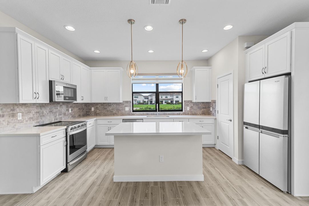 For Sale: $574,900 (3 beds, 2 baths, 2076 Square Feet)