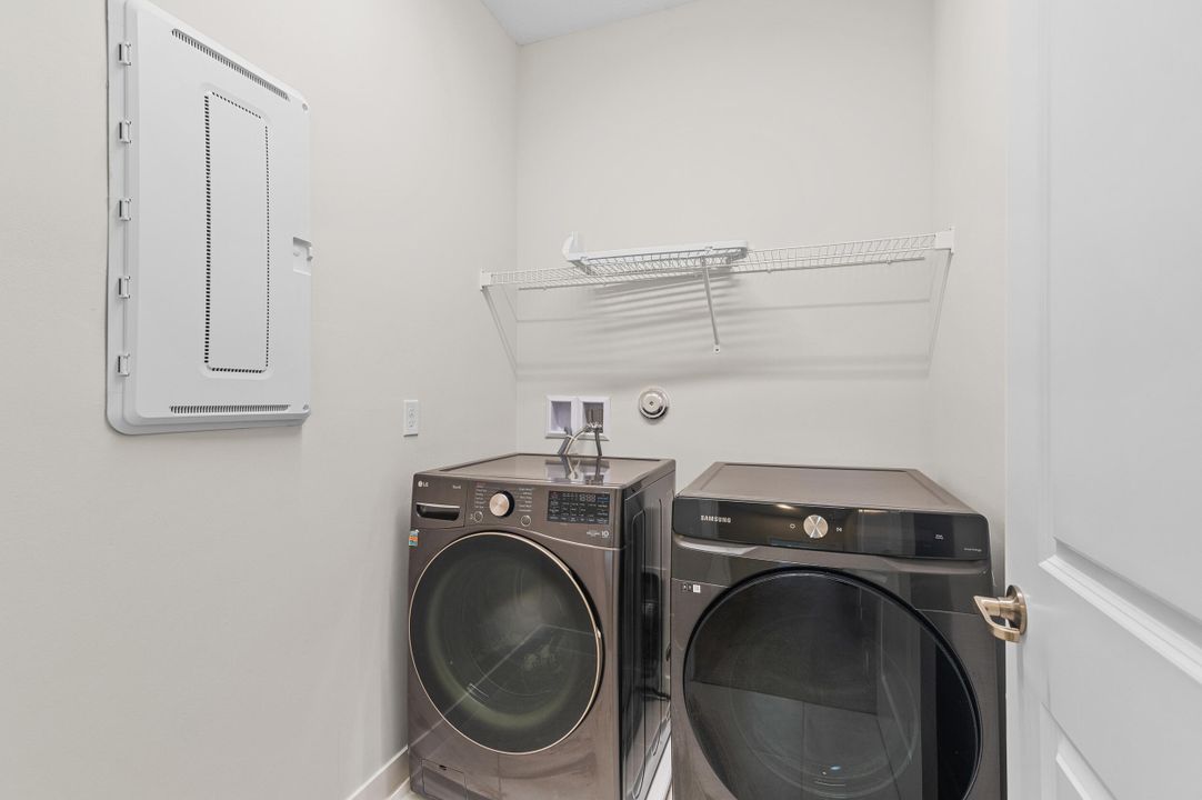 For Sale: $574,900 (3 beds, 2 baths, 2076 Square Feet)