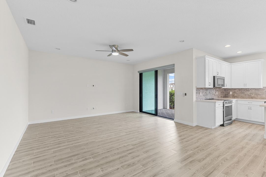 For Sale: $574,900 (3 beds, 2 baths, 2076 Square Feet)