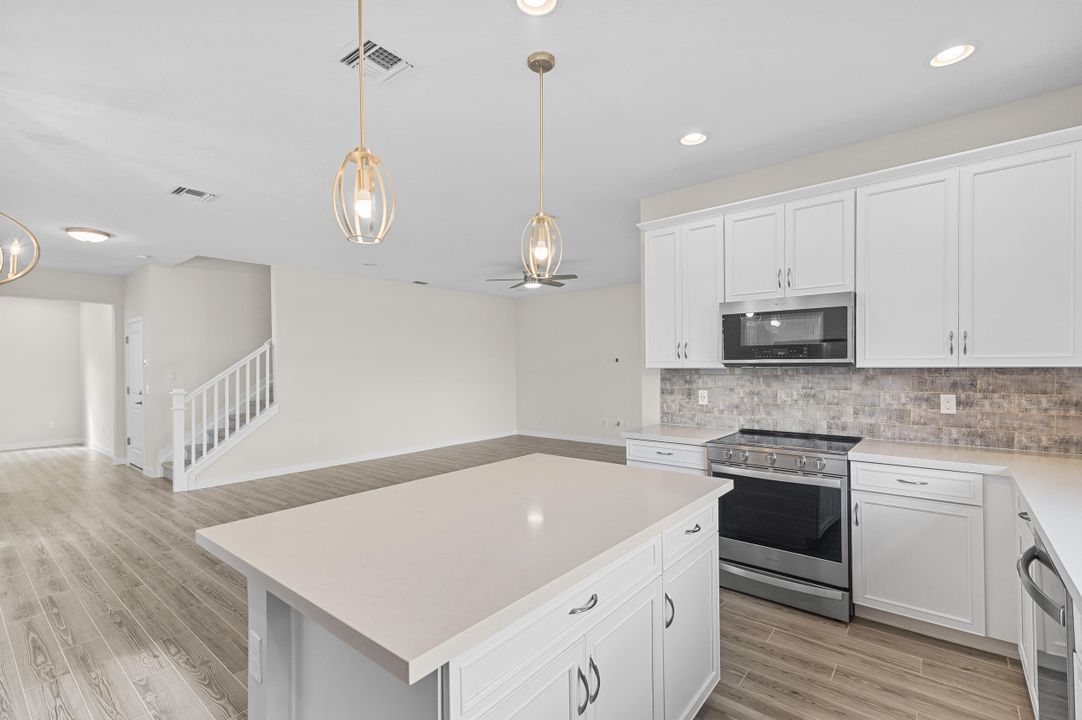 For Sale: $574,900 (3 beds, 2 baths, 2076 Square Feet)