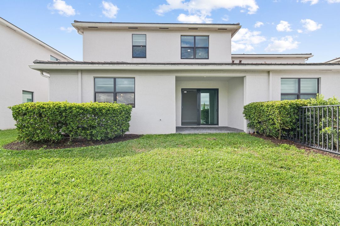 For Sale: $574,900 (3 beds, 2 baths, 2076 Square Feet)