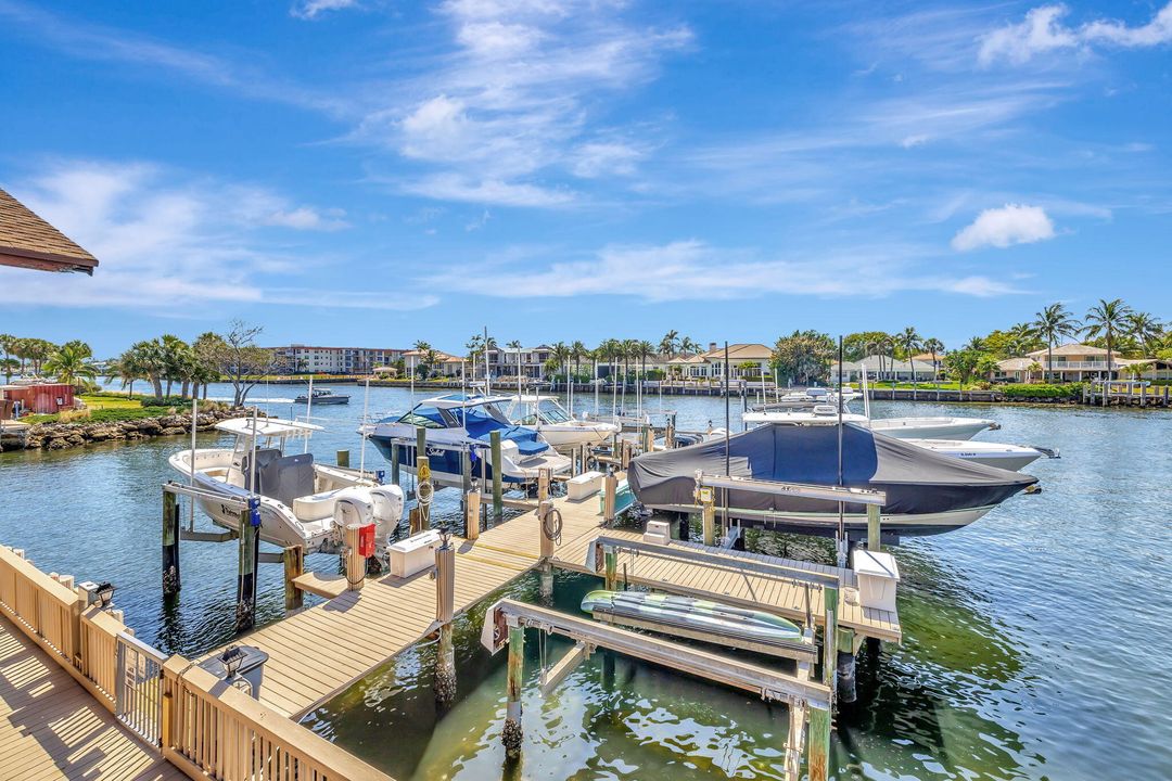 На продажу: $989,500 (2 спален, 2 ванн, 1715 Квадратных фут)