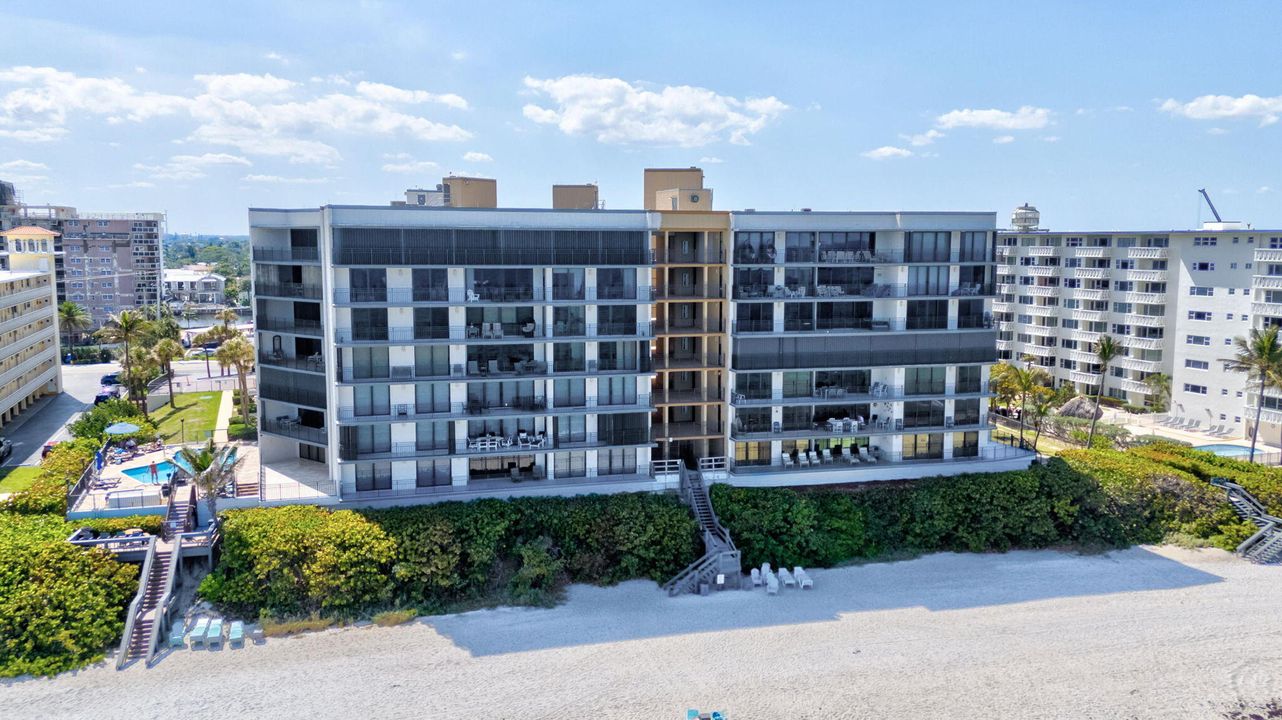 На продажу: $989,500 (2 спален, 2 ванн, 1715 Квадратных фут)