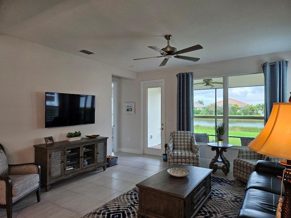 Active With Contract: $2,700 (2 beds, 2 baths, 1689 Square Feet)