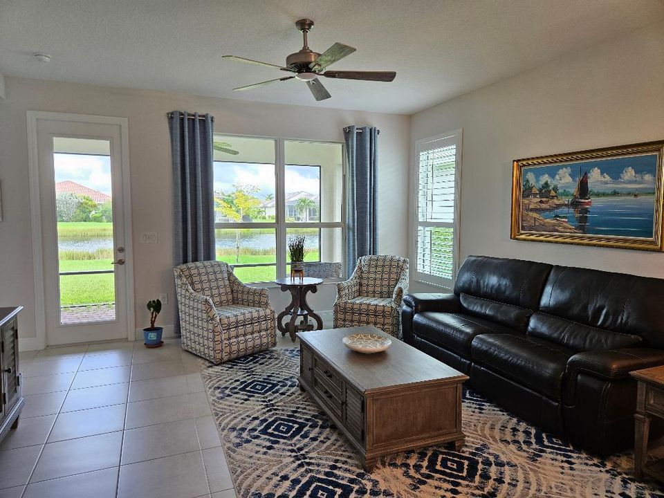 Active With Contract: $2,700 (2 beds, 2 baths, 1689 Square Feet)