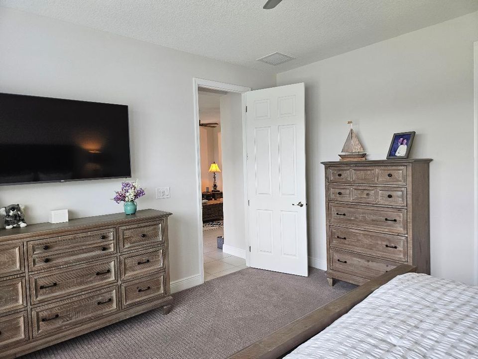 Active With Contract: $2,700 (2 beds, 2 baths, 1689 Square Feet)