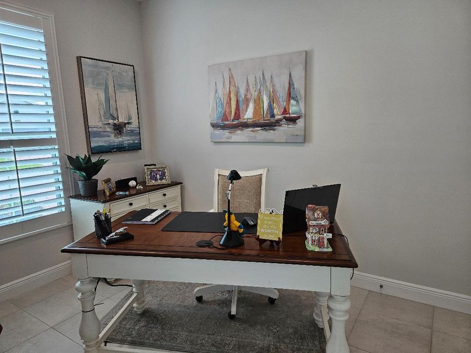 Active With Contract: $2,700 (2 beds, 2 baths, 1689 Square Feet)