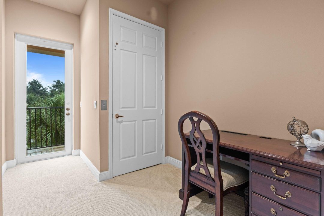 For Sale: $429,000 (3 beds, 3 baths, 1947 Square Feet)