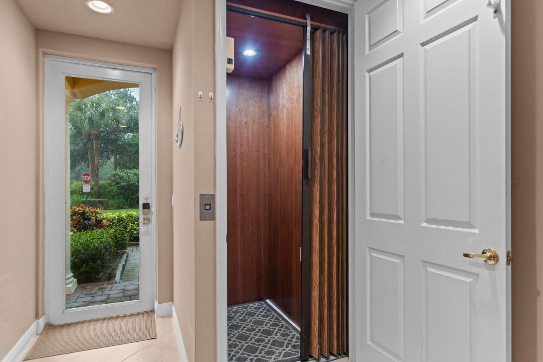 For Sale: $429,000 (3 beds, 3 baths, 1947 Square Feet)