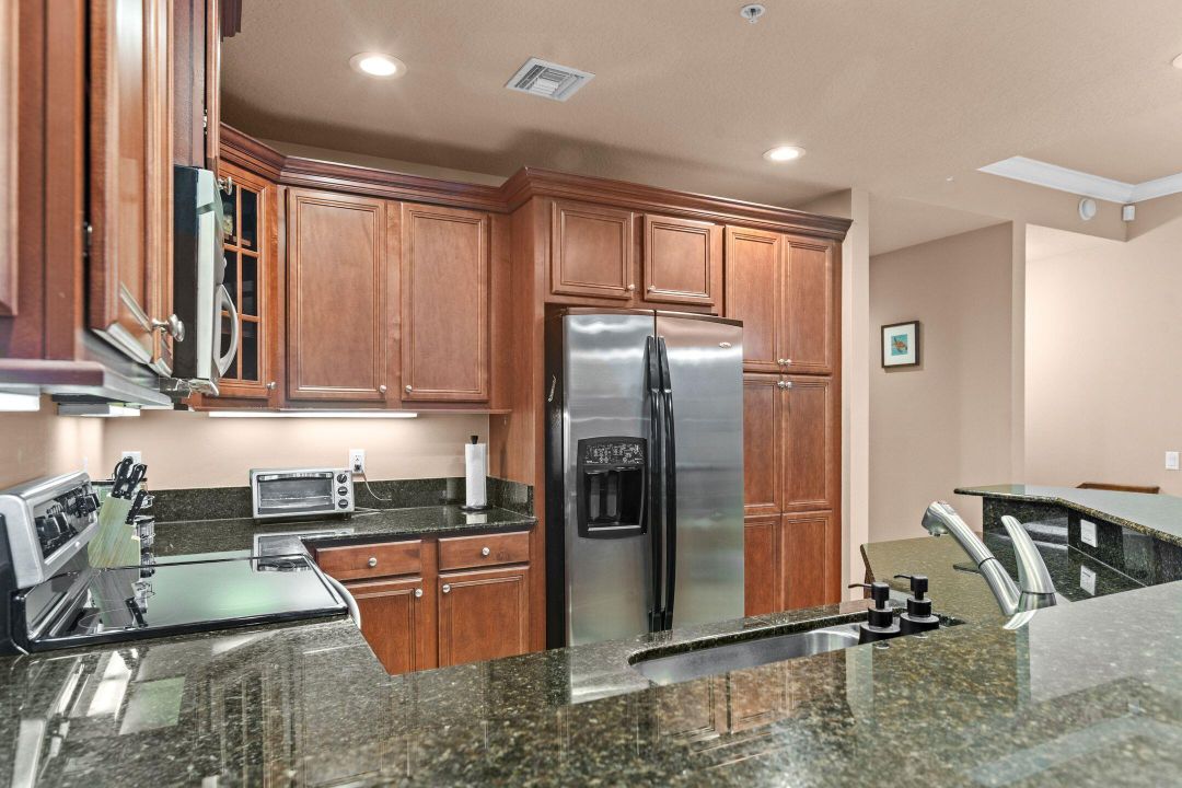 For Sale: $429,000 (3 beds, 3 baths, 1947 Square Feet)